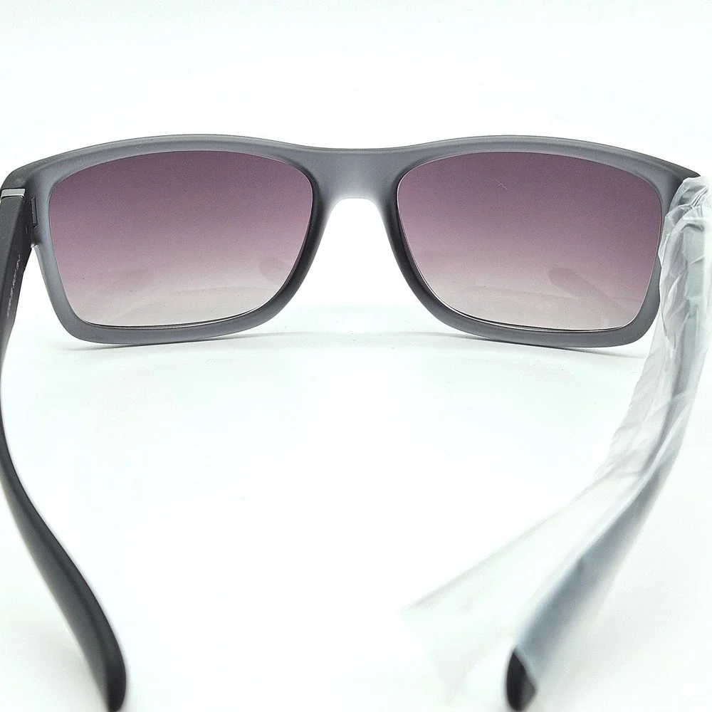 Kenneth Cole Reaction brand kenneth